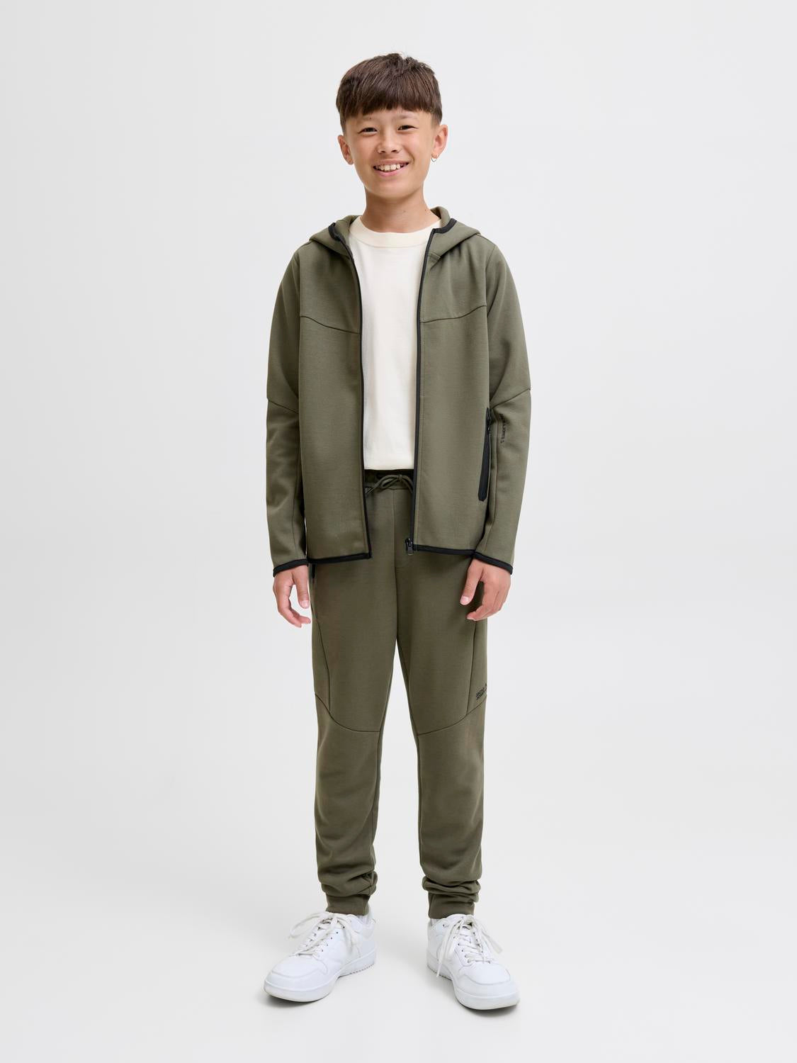 model_shot-front_full